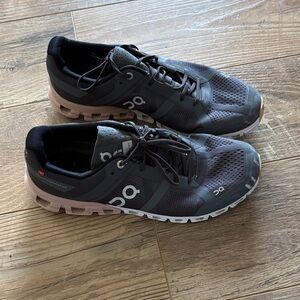 On Running Women’s Gray and pink Athletic Shoes